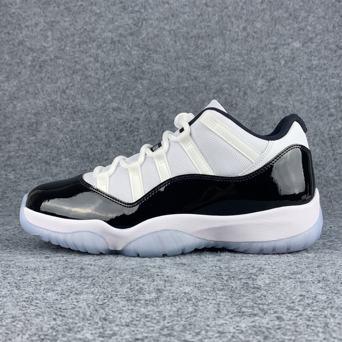 Air Jordan 11 Retro Low 'Concord'