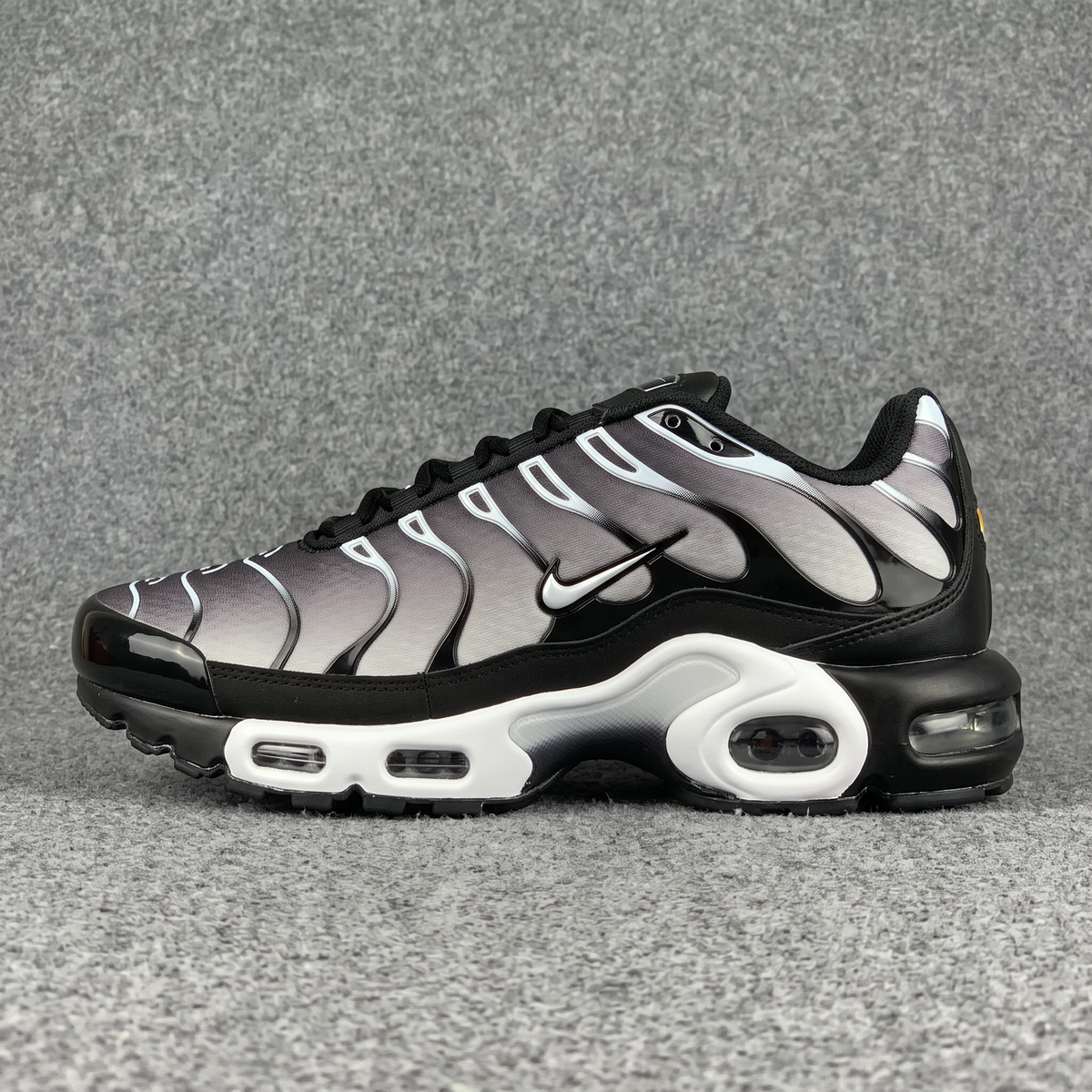 Air Max Plus 'Black Metallic Silver'