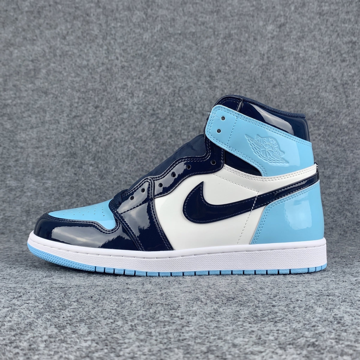 Wmns Air Jordan 1 Retro High OG 'Blue Chill'