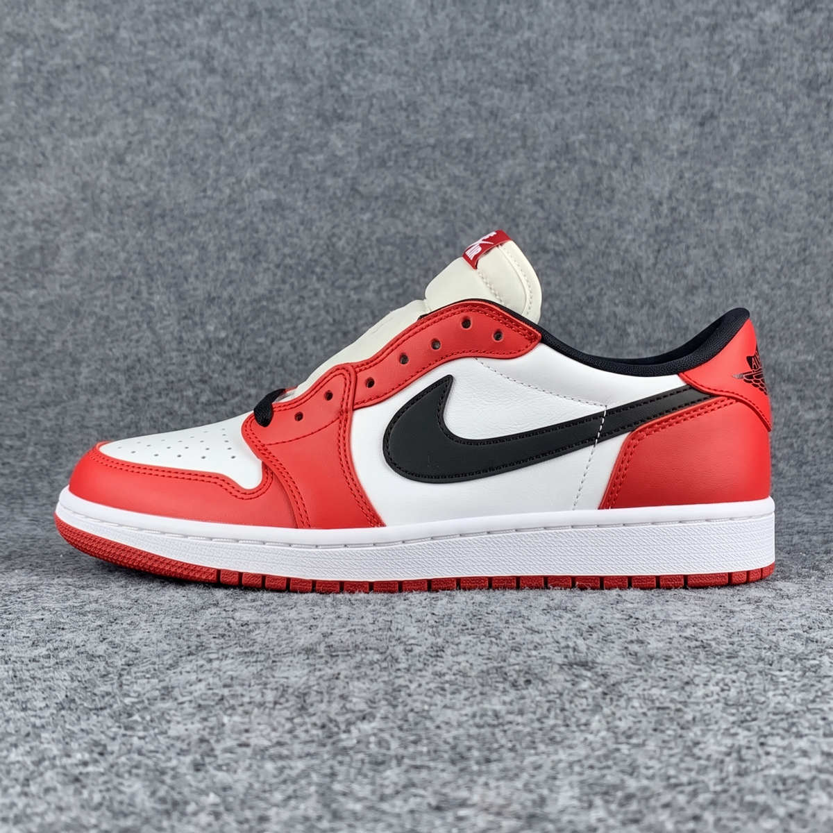 Air Jordan 1 Retro Low OG 'Chicago' (2016)